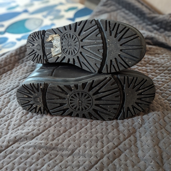 Uggs genuine leather waterproof black boot. - Picture 5 of 6